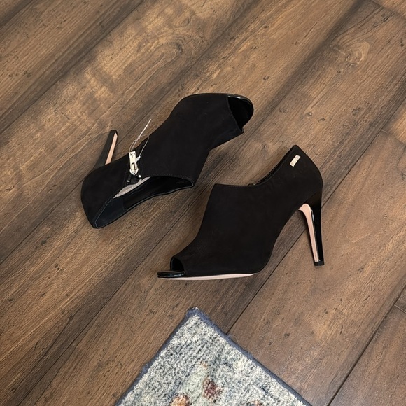 NEW Calvin Klein black suede heels women's size 8 - Picture 4 of 12